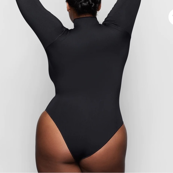 🖤NEW SKIMS ESSENTIAL MOCK NECK LONG SLEEVE BODYSUIT ONYX XXS/XS S/M - Picture 3 of 6